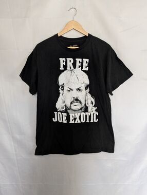 Tiger King | Officially Licensed Free Joe Exotic Mugshot Tee | Cotton | L